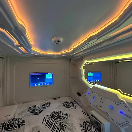 Good Vibes Only Capsule Hotel cápsula Málaga